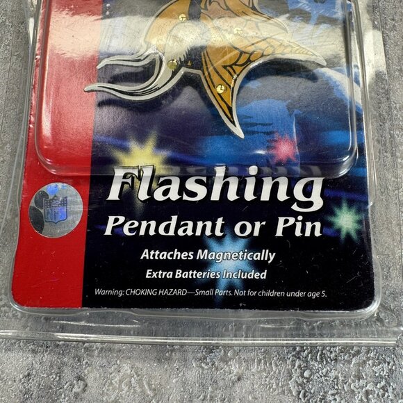 Minnesota Vikings Officially Licensed Flashing Lapel Button Magnet Pin Pendant - Picture 2 of 9